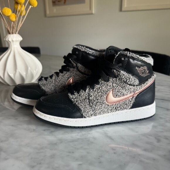 🔥 Air Jordan 1 Retro High Fleece Black Metallic Red Bronze – GS 4.5Y - Picture 1 of 7